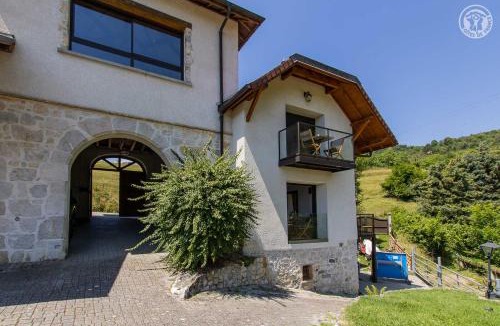 Sainte-Marie-d'Alvey House | L'arveysan