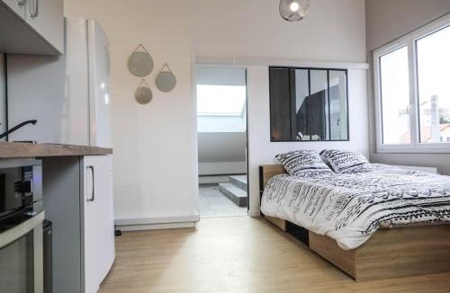 Voiron Apartment | L'atticisme : Jacuzzi & Parking