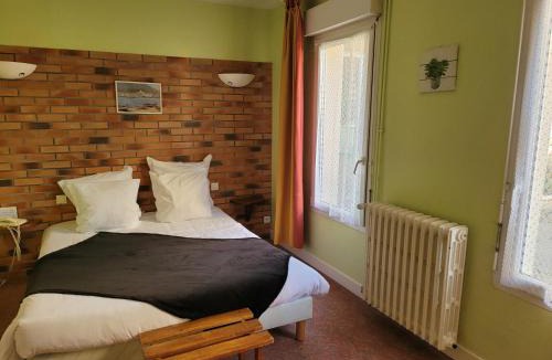 Dompierre-sur-Besbre Hotel | L'AUBERGE DE L'OLIVE