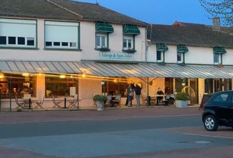 Saint-Julien-de-Jonzy Hotel | L'auberge de St Julien