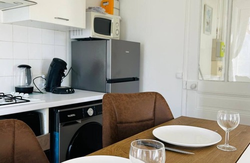 Port-Aviation Apartment | L'Eden 2 steps from Paris (RER C and D) and Orly, in a quiet, ground-floor neighborhood.