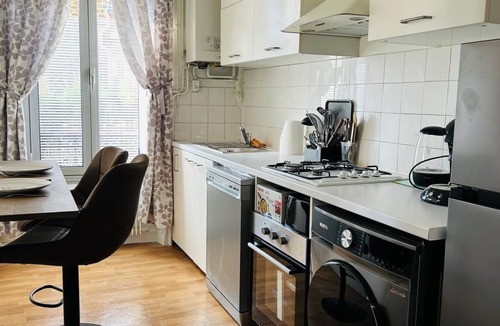Port-Aviation Apartment | L'Eden 2 steps from Paris (RER C and D) and Orly, in a quiet, ground-floor neighborhood.