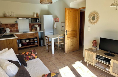 Propiac Apartment | L'Eglantier gîte in drome provençale facing Mont Ventoux, nature pool