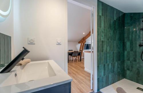 Pelussin Apartment | L'Emeraude By Clem