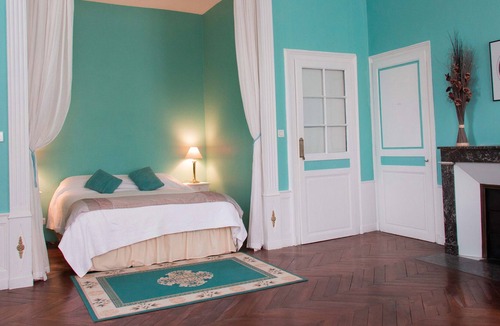 Accolay House | L'Escapade Place Voltaire