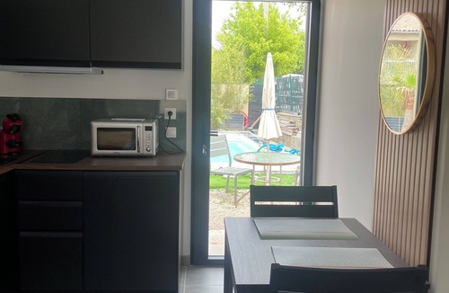 Malemort-du-Comtat Bed & Breakfast | L'esquirou house type 2