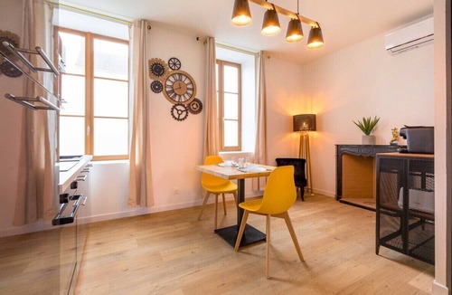Le Creusot Apartment | L'essentiel appartement avec Jacuzzi et Sauna