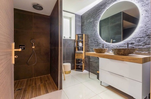 Le Creusot Apartment | L'essentiel appartement avec Jacuzzi et Sauna