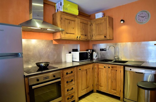 Les Deux Alpes Apartment | “L'Éterlou” Apartment with Private Garden and Wi-Fi