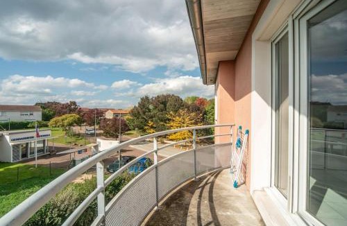 Chatenoy-le-Royal Apartment | L Idylle Royale de Chatenoy Proche A6 Parking Facile et securise