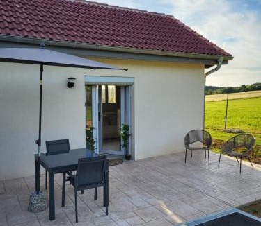 Menetru-le-Vignoble Apartment | L'Impasse du Jura