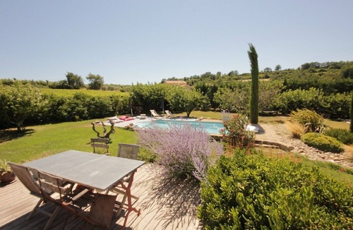 Malemort-du-Comtat Villa | L'Instant Provence" villa in the countryside with breathtaking views and private pool