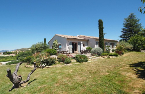 Malemort-du-Comtat Villa | L'Instant Provence" villa in the countryside with breathtaking views and private pool