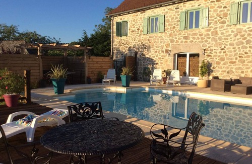 Junhac Apartment | la Belle Châtaigne (Sleeps 4) 2 Bedrooms with 2 shower rooms one with ensuite