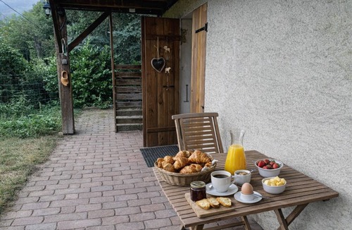 Saint-Paul-sur-Isere Ski Chalet | "La belle savoyarde". Comfortable gite with mountain views. Ideal for recharging your batteries.