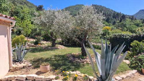 Les Latards Bed & Breakfast | La benvingude CH d'hôte