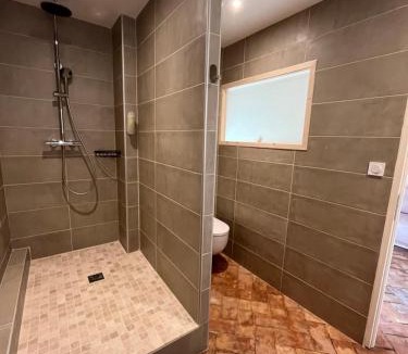 Malataverne Bed & Breakfast | La Bergerie des Amandiers Chambres et Table d'Hôtes