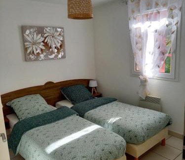 Saint-Geniez-d'Olt Apartment | La Bulle d'Olt - Piscine, vacances et nature
