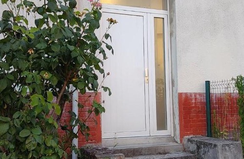 Villeneuve-Saint-Georges Apartment | La Bulle, Studio near Paris, Nature and calm