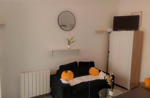 Villeneuve-Saint-Georges Apartment | La Bulle, Studio near Paris, Nature and calm