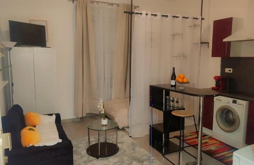 Villeneuve-Saint-Georges Apartment | La Bulle, Studio near Paris, Nature and calm