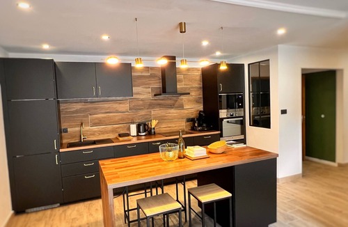 Saint-Claude Apartment | La Capucine - Bright with balcony and parking space