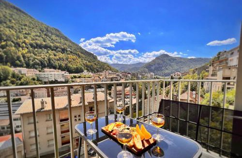 Saint-Claude Apartment | La Capucine - Lumineux avec balcon et parking