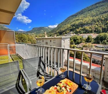 Saint-Claude Apartment | La Capucine - Lumineux avec balcon et parking