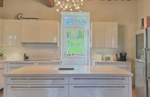 Cuisery House | La Casa Do - A haven of peace on the water's edge