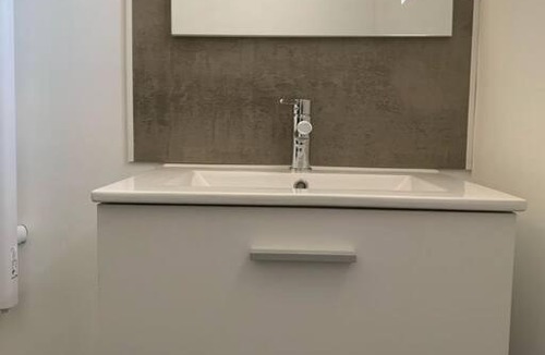 Tournus Apartment | La chambre de Zé