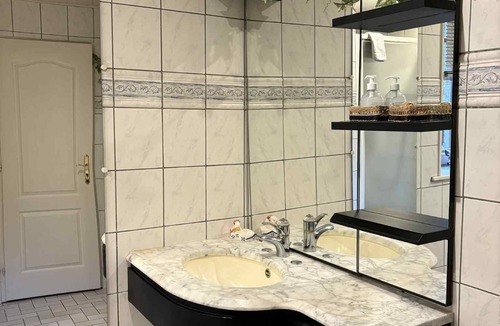 Rasey Bed & Breakfast | La Charmante