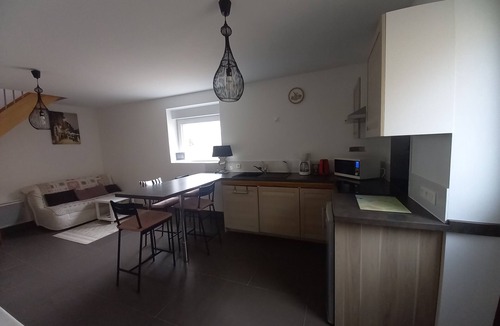 Peltre Bed & Breakfast | La Charmille Guest Room with Private Terrace and Wi-Fi