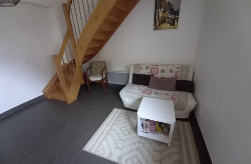 Peltre Bed & Breakfast | La Charmille Guest Room with Private Terrace and Wi-Fi