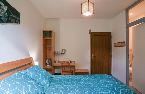 Saint-Franc Bed & Breakfast | La Chartreuse Guest Room with Shared Garden and Wi-Fi