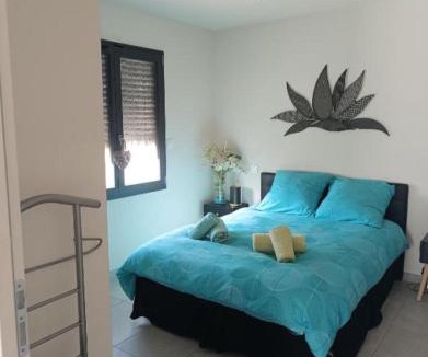 Taillades Apartment | La Cigale sous l'Olivier - Chambre , SdB et Salon Privé Chez l'habitant - Piscine