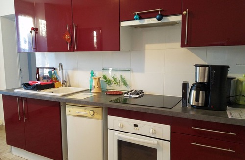 Les Halles House | La Clef des champs: 9 person gîte Mts lyonnais - 4 bedrooms