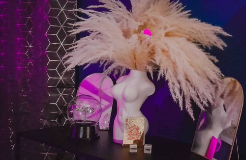 Les Magny Bed & Breakfast | La Curieuse naughty game suite, adult game room