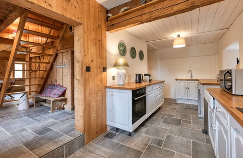 Saint-Nicolas-de-Veroce Ski Chalet | La Ferme des Ours - Skis aux pieds - Saint Gervais