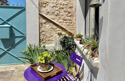 Augy House | LA FERME DE LUCIE Two-bedroom house with private garden and courtyard.