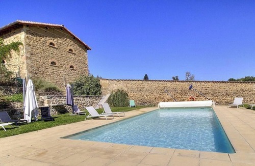Pomeys House | La Ferme du Château de Saconay