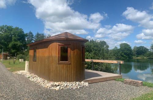 Roye Ski Chalet | La Feuille - Cabane isolée avec vue sur étang, terrasse privée & pêche