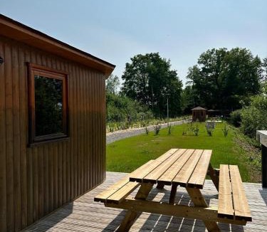 Roye Ski Chalet | La Feuille - Cabane isolée avec vue sur étang, terrasse privée & pêche