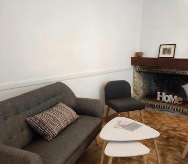 Accolay House | La glycine