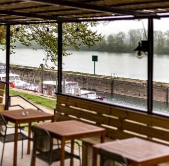 Gigny-sur-Saone Apartment | La Halte Nautique, au bord de la Saône