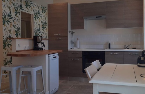 Chateau-Chinon Apartment | "La Halte Verte" , Charmant Studio Tout Confort en Centre Ville