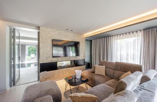 Gerardmer Villa | La Loge aux Loups, à 100 m du lac, piscine intérieure, climatisation, local vélos