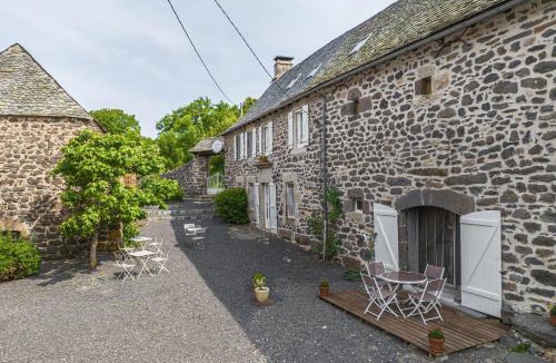 Alpuech Bed & Breakfast | LA LONGÈRE - Chambres et table d'hôtes