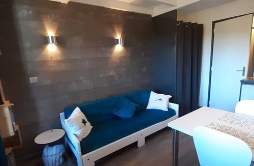 Mijoux Apartment | La Louvatière, in the heart of the village, the ideal place to discover the Monts Jura.