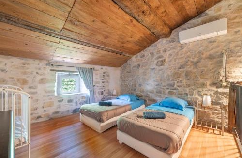 Saint-Alban-sous-Sampzon House | La Magnanerie - Grospierres