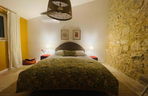 Saint-Paul-Trois-Chateaux Bed & Breakfast | la maison